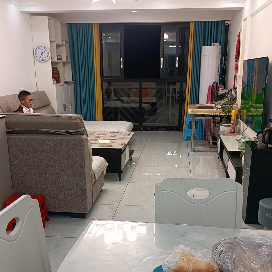 幸福一家人。