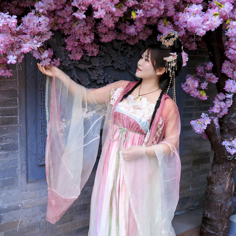 王艺灵