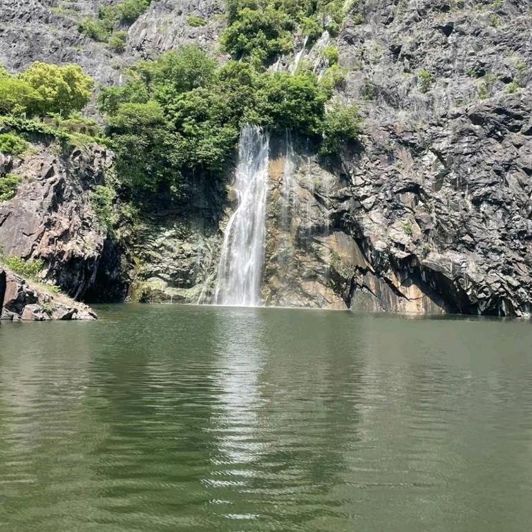 人生匆匆过去，勇敢热爱生活，珍惜眼前人。