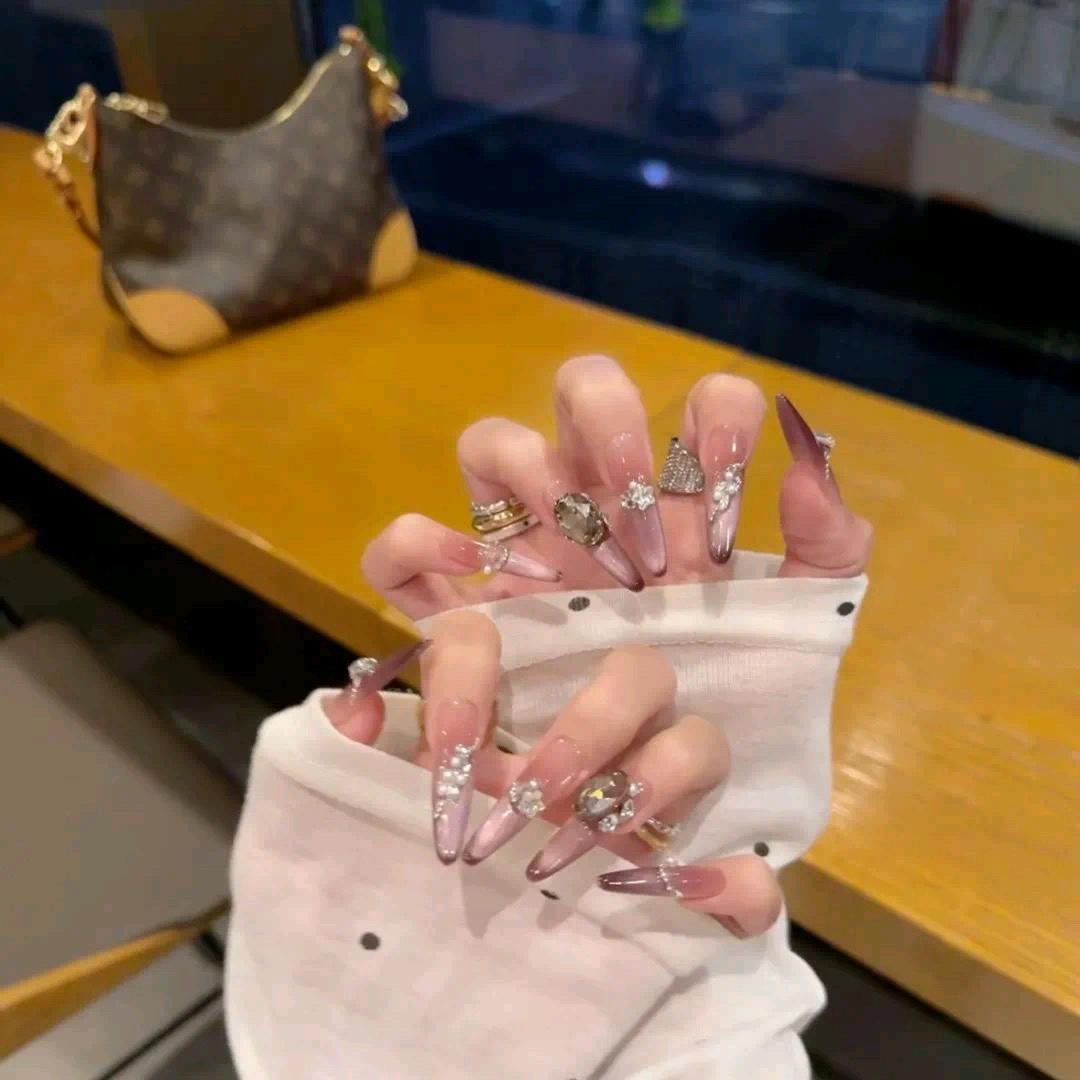 颜若名品手工穿戴甲