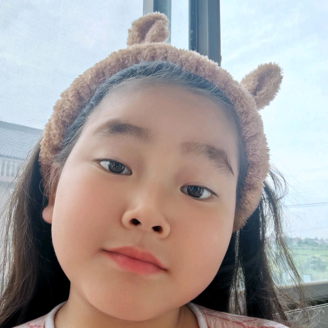 帅气的爸爸和可爱的女儿