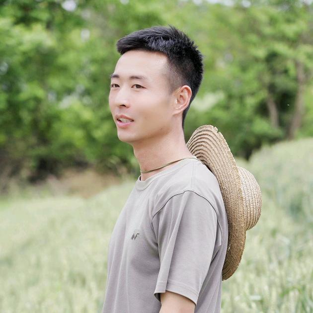 田埂上的彭小志