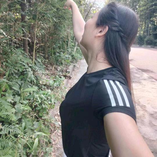 二苗随风飘
