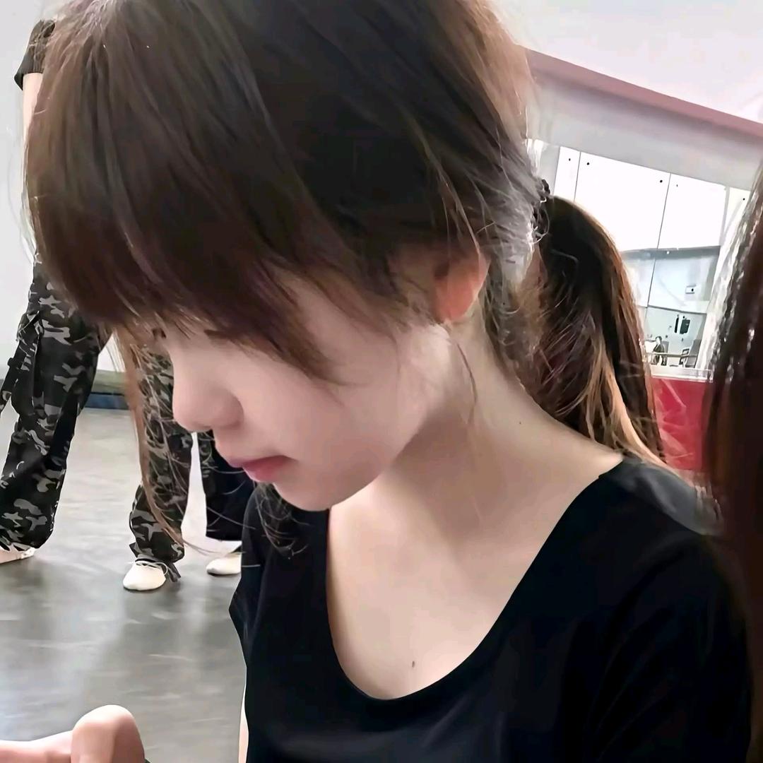 念念.