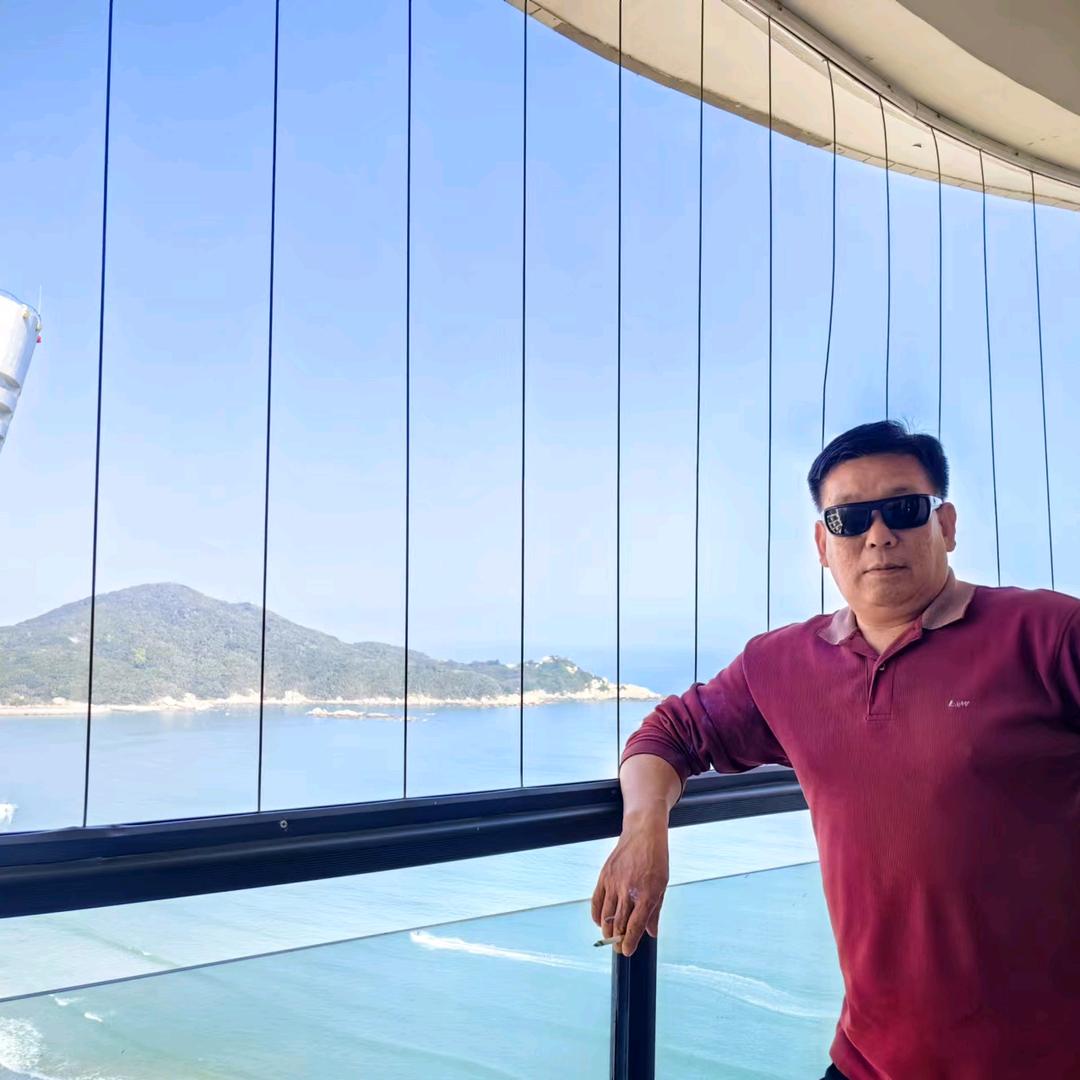 流浪中玩童