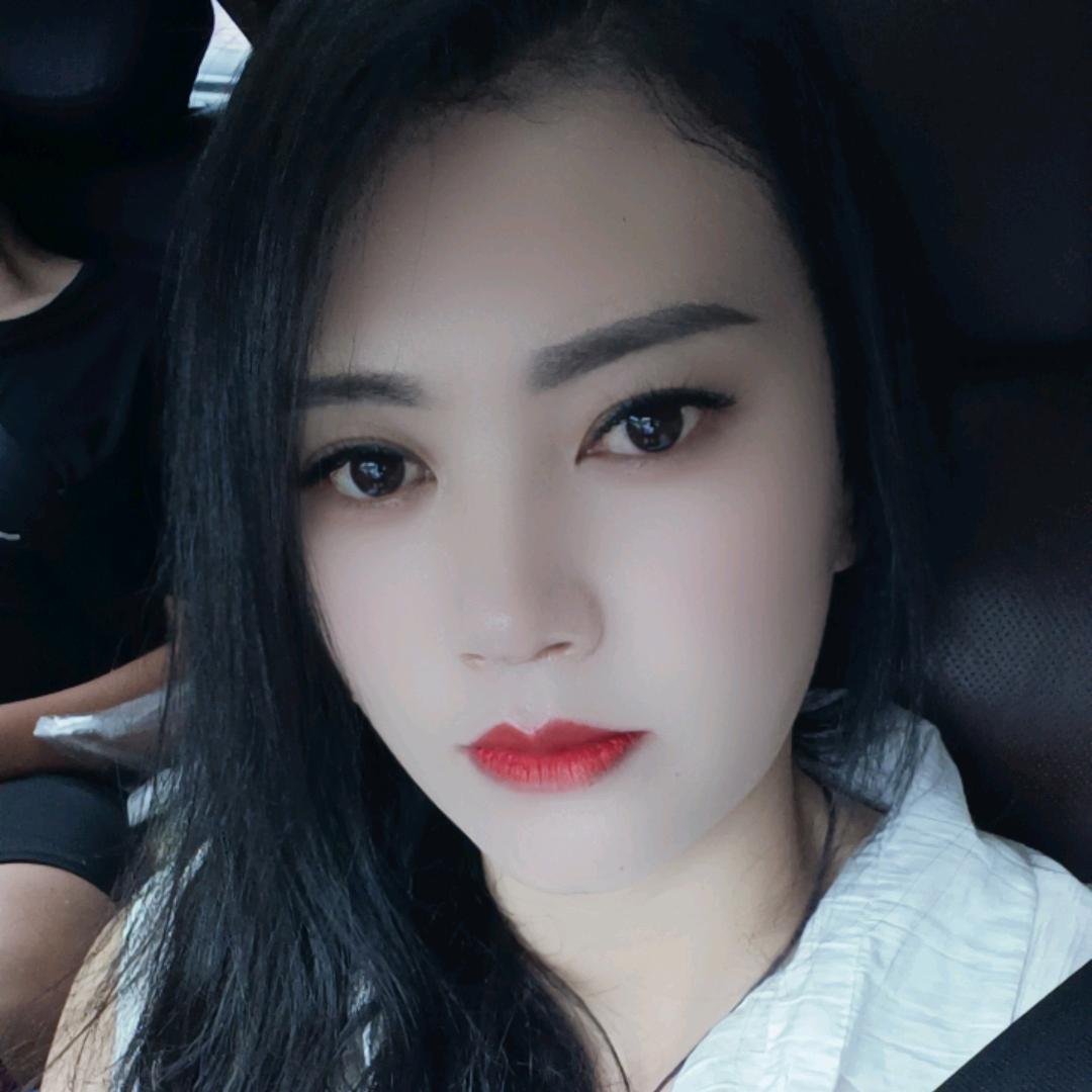 樱花树下站谁都美