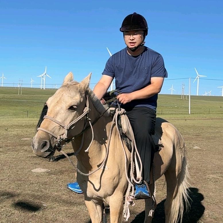 指尖流动着微光