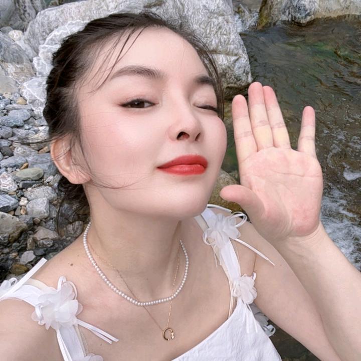 一颗糖吃进肚里甜到自己