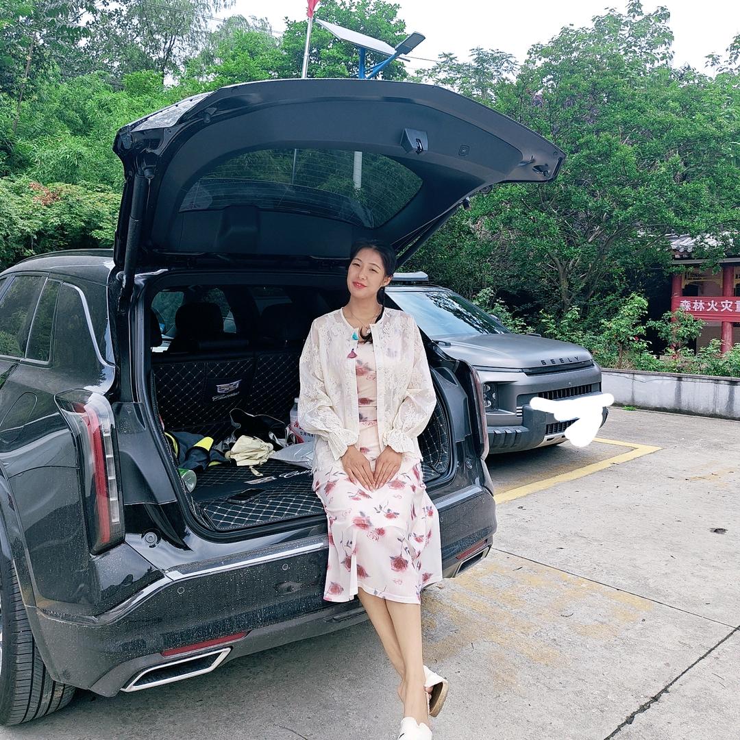 攒钱买凯雷德的女司机