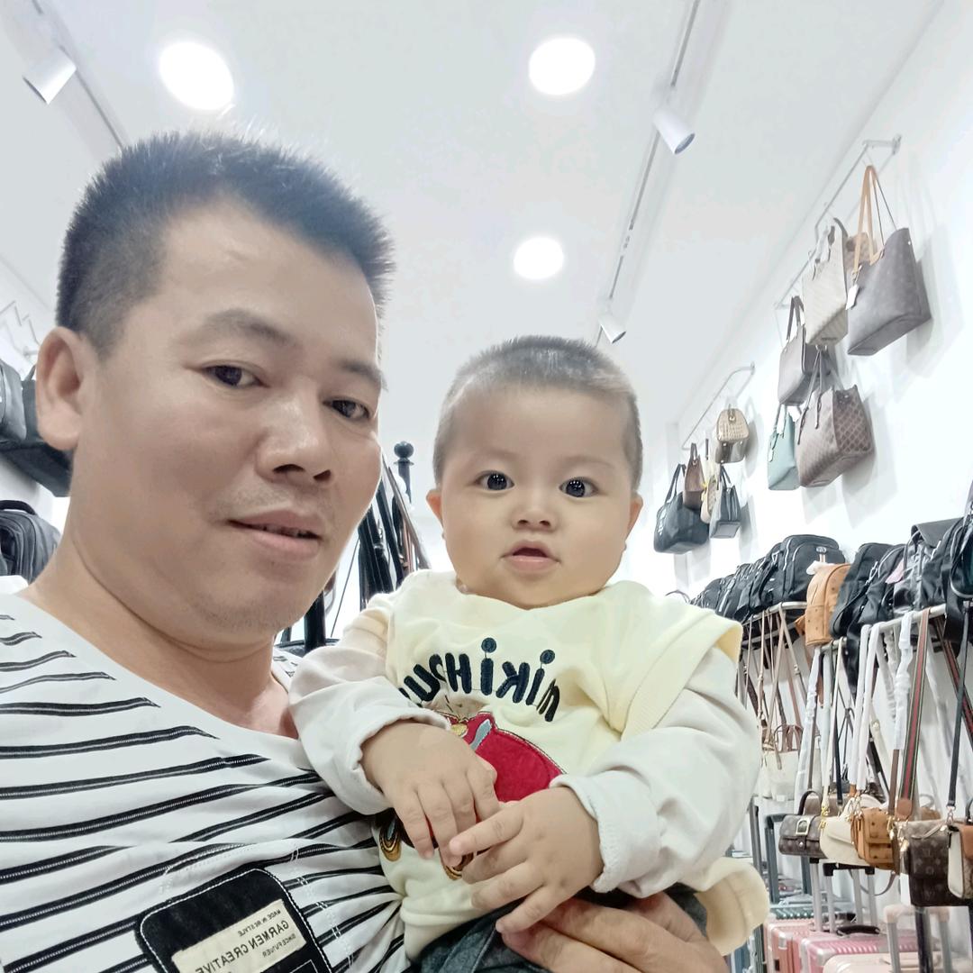 拉杆箱，行李箱包，<咖柏莉>