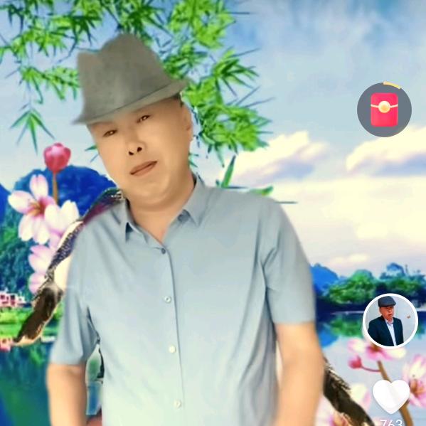 礼帽大叔爱唱歌