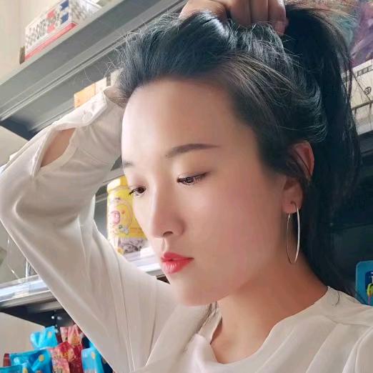 一个爱吃卫龙辣条的姑娘