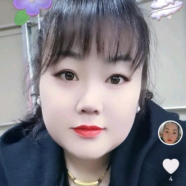 超憨双马尾