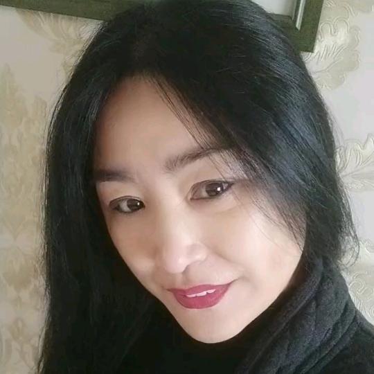 华莎金罗兰皮草🎤（喜欢听歌唱歌）