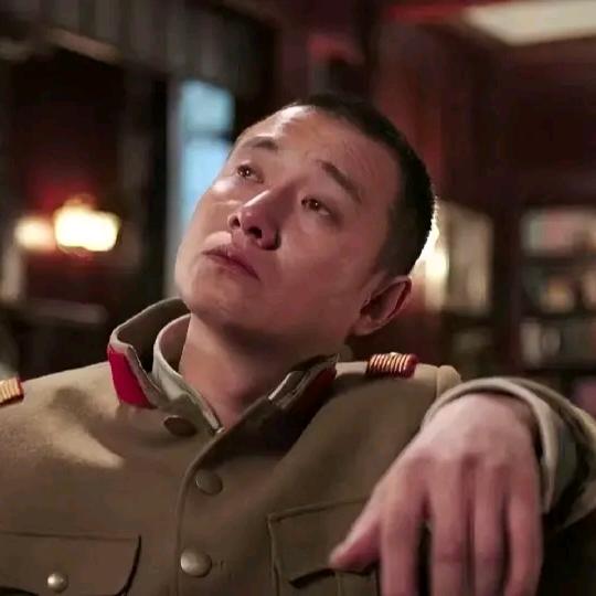 深夜喝酒emo的男人