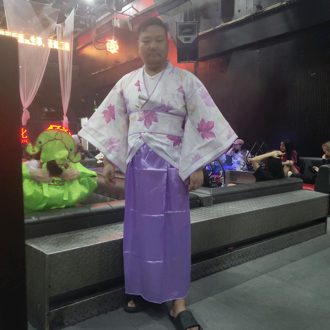 地标酒吧罗强。