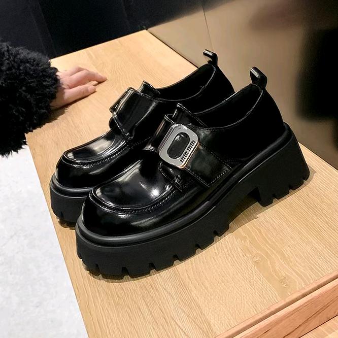 XM轻奢女鞋工厂店