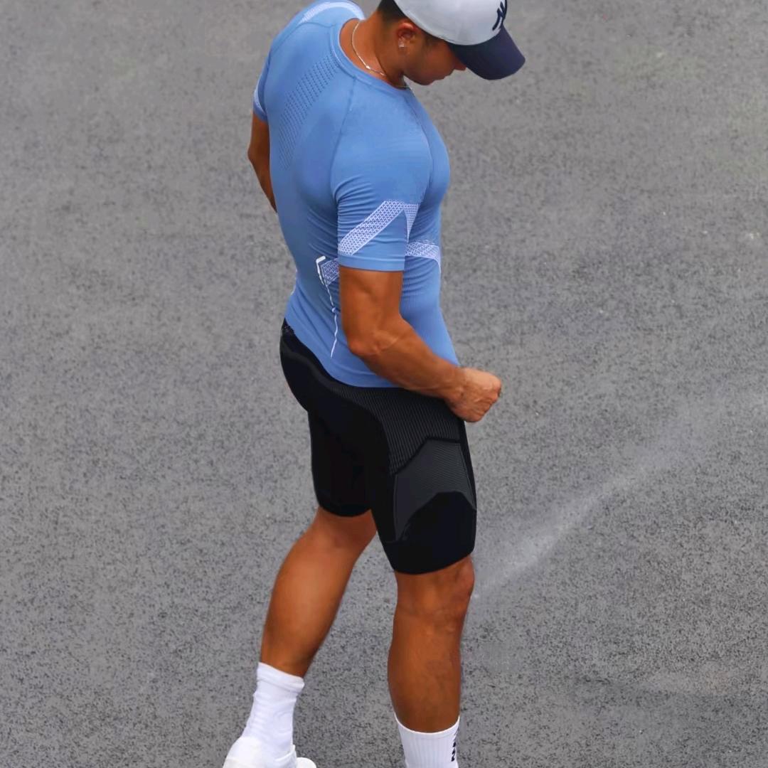 爱唱歌的黑皮体育生