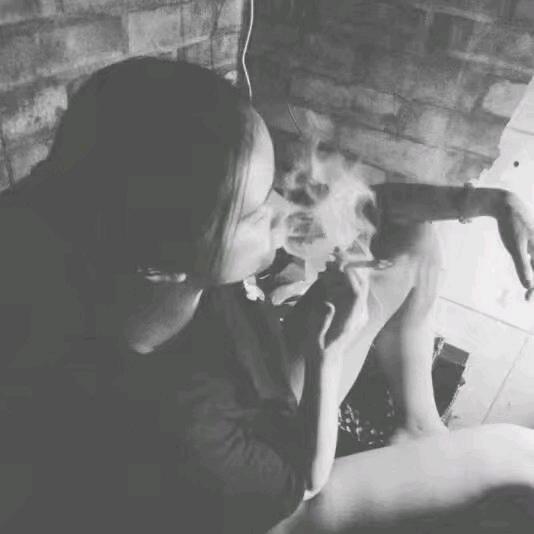 崔☞