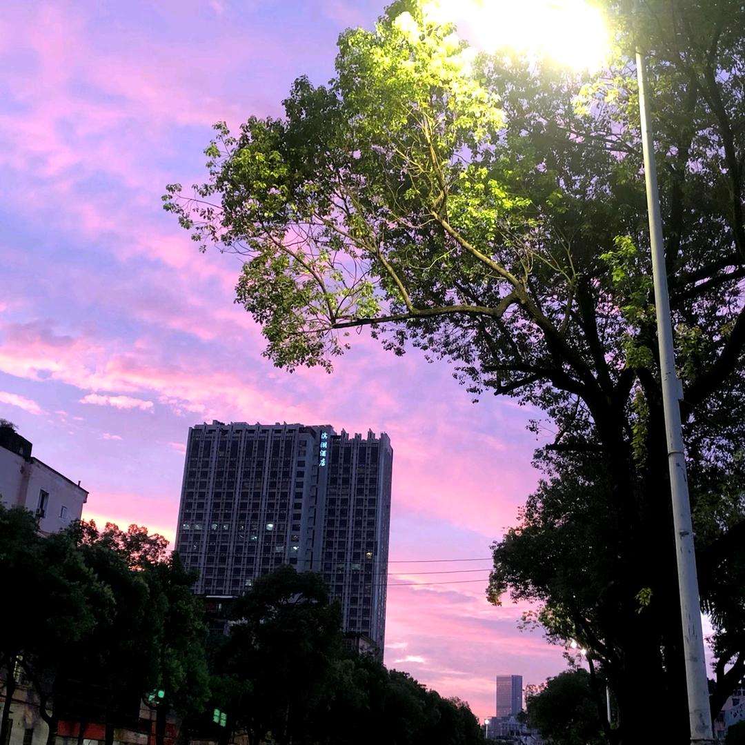 南昌瑞颐江畔咖啡厅小许