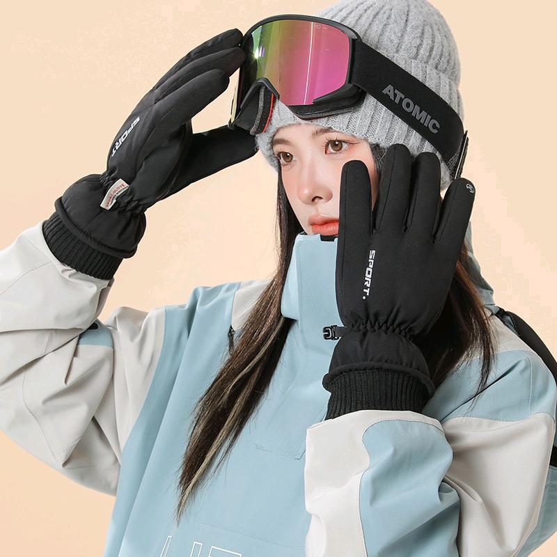 绿凝服饰运动户外专营店