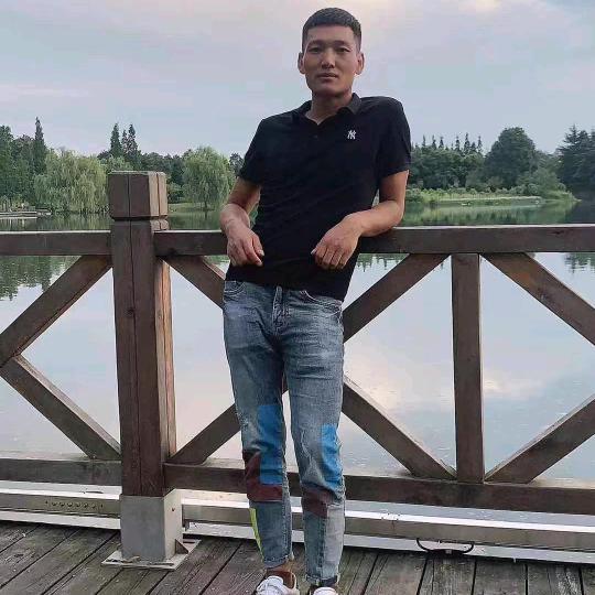 汐颜染瞳