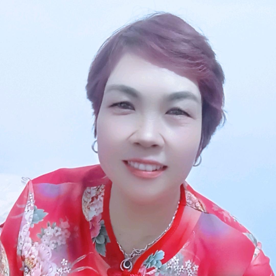 山茶花与白玫瑰