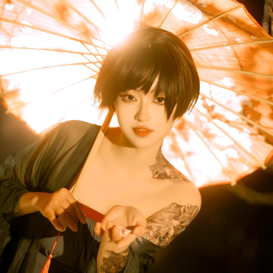 洛洛Lavinia（差一点百万粉）