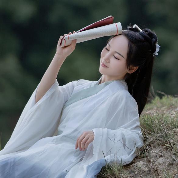 全美丽♡星空瓦房山顶民宿主理人