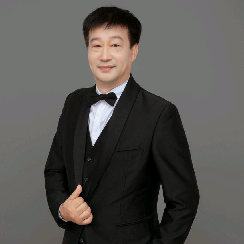 微笑的龙哥