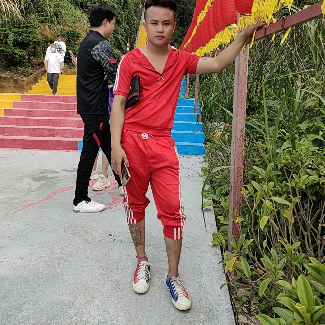 三     表