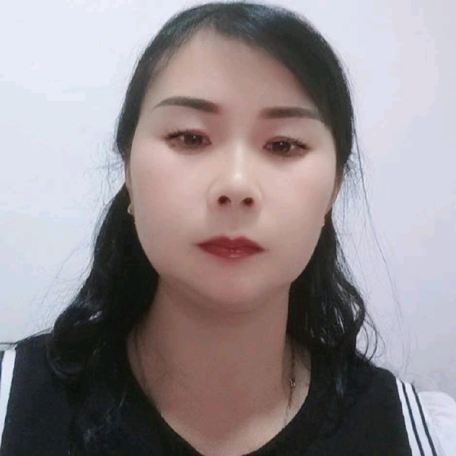 梅霞.