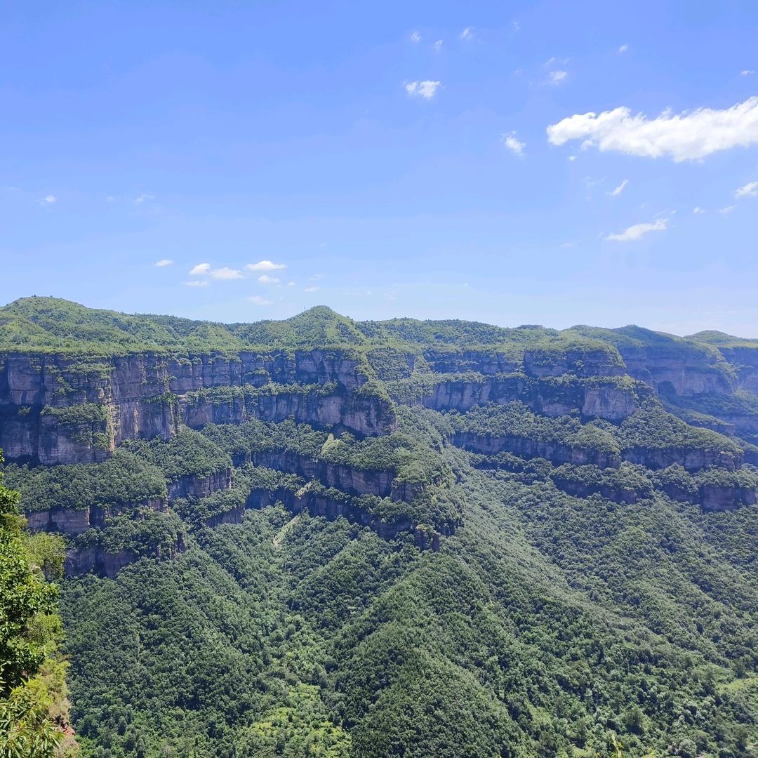 人中吕布，马中赤兔，方天画戟，专捅义父！