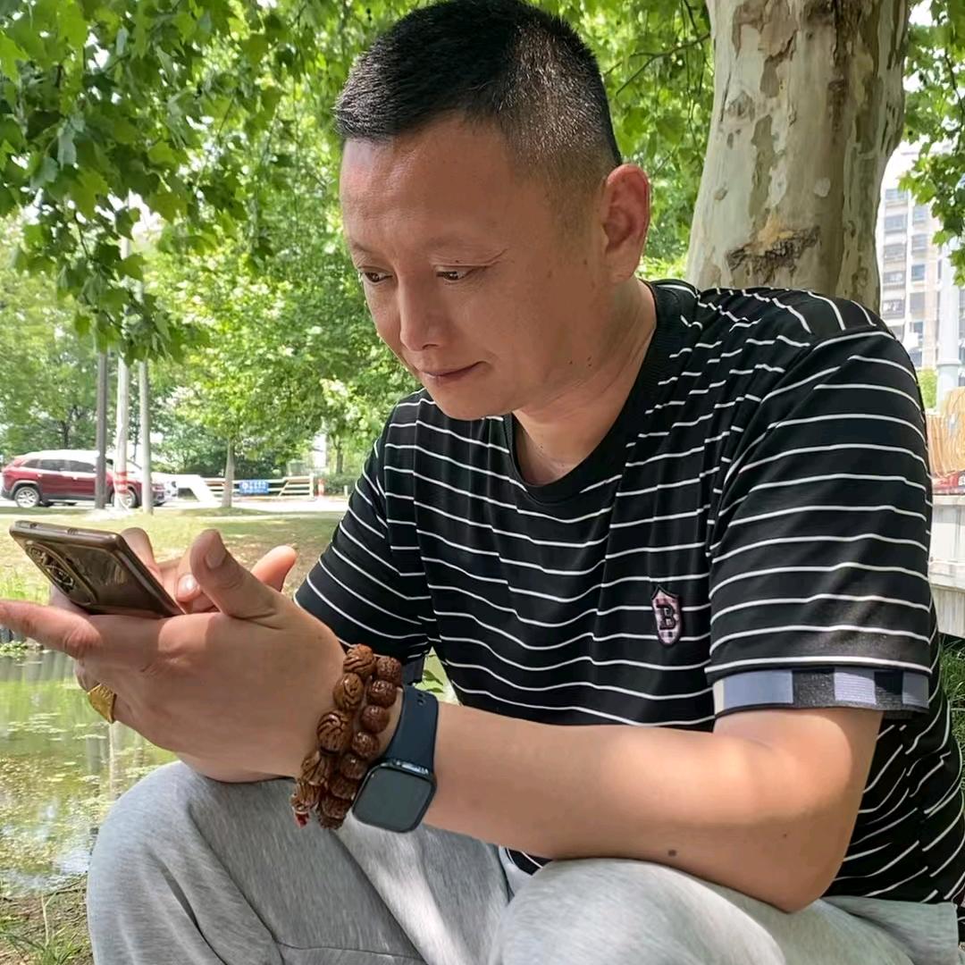 林哥（在家做菜）