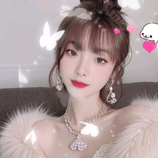 春燕爱跳舞唱歌