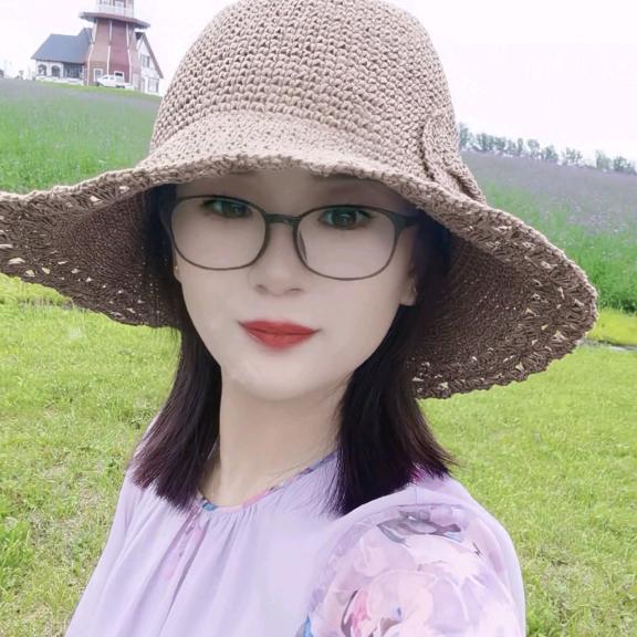 荣妍栖月