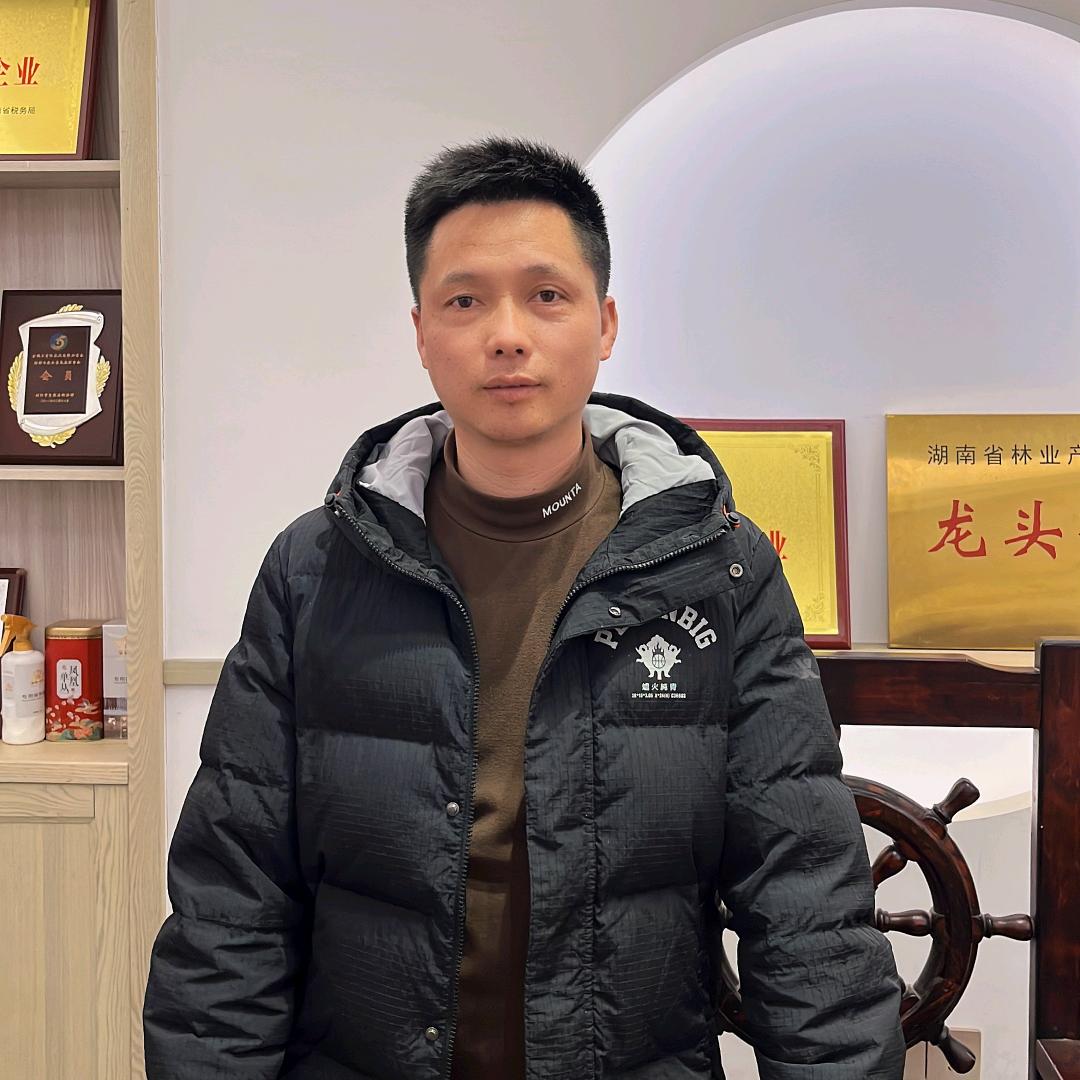 湖北咸宁《皇朝品轩楼梯》吴林君