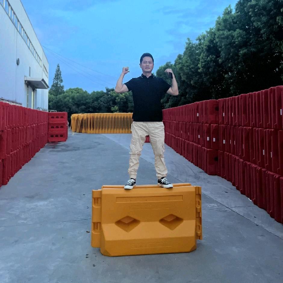 太仓亿路安交通设施-水马围挡源头工厂