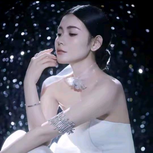 梦梦THE MENG-穿搭分享