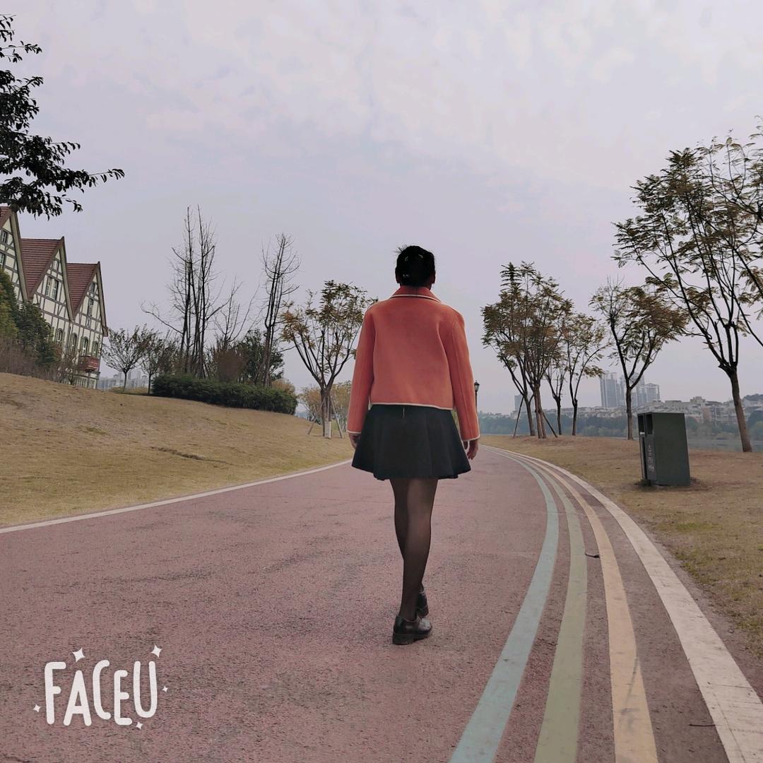 好看不过素打扮