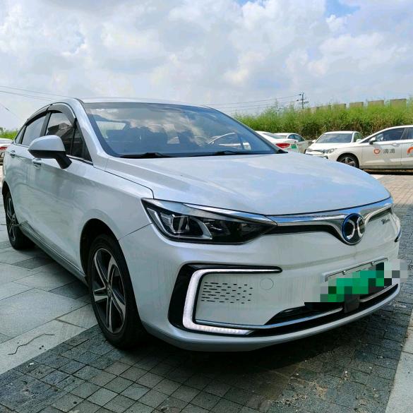备跃新能源汽车