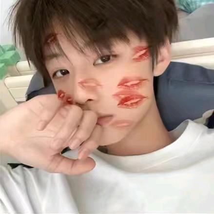 勾丝菠萝（佳楠传媒）