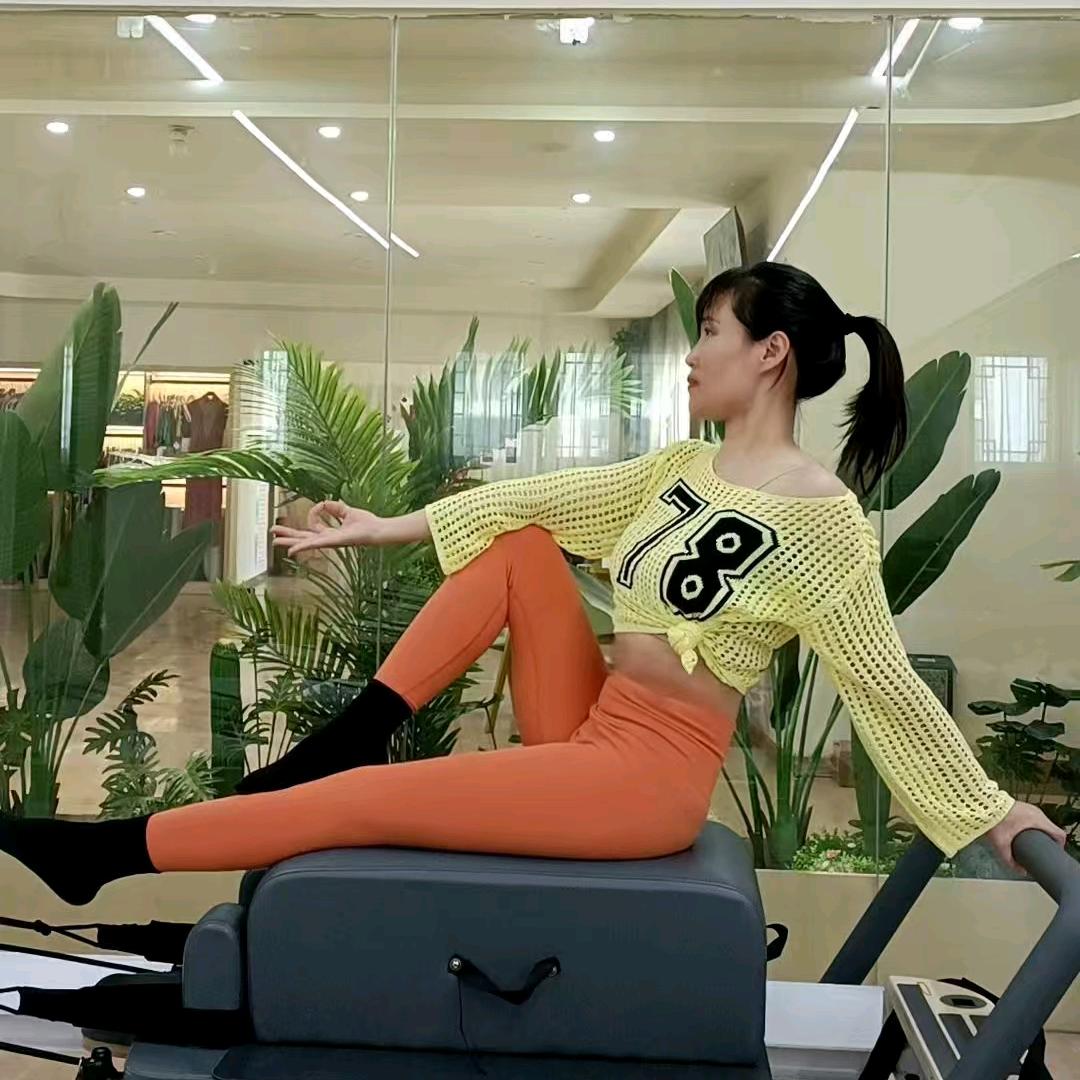 静禅瑜伽玲玲老师