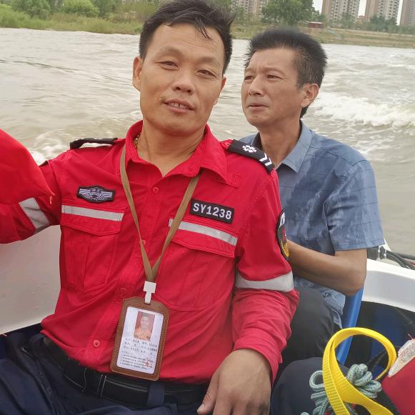 宝印装修砸墙旧房改造翻新夹山改梁漏水检测