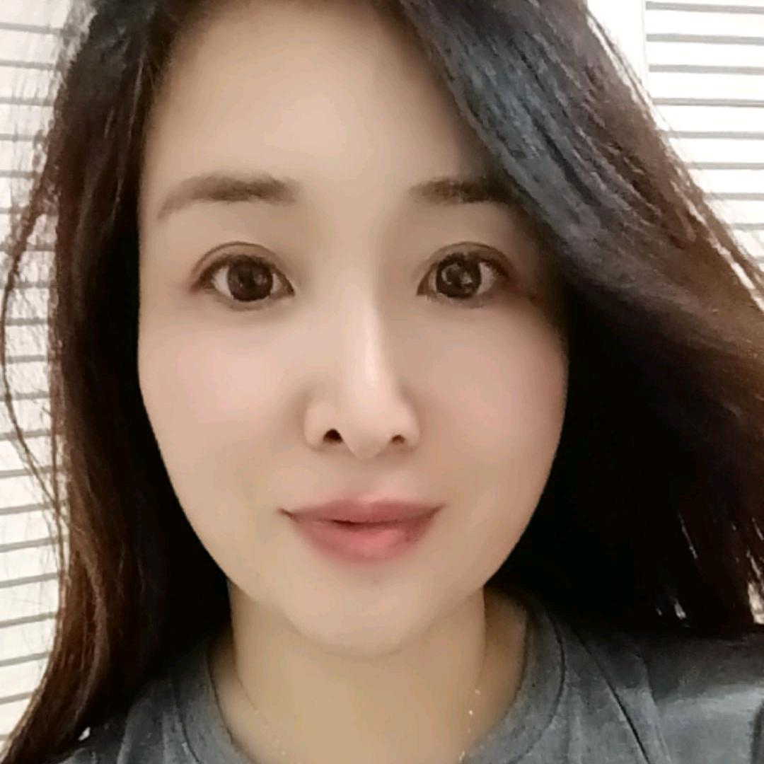 妆很淡