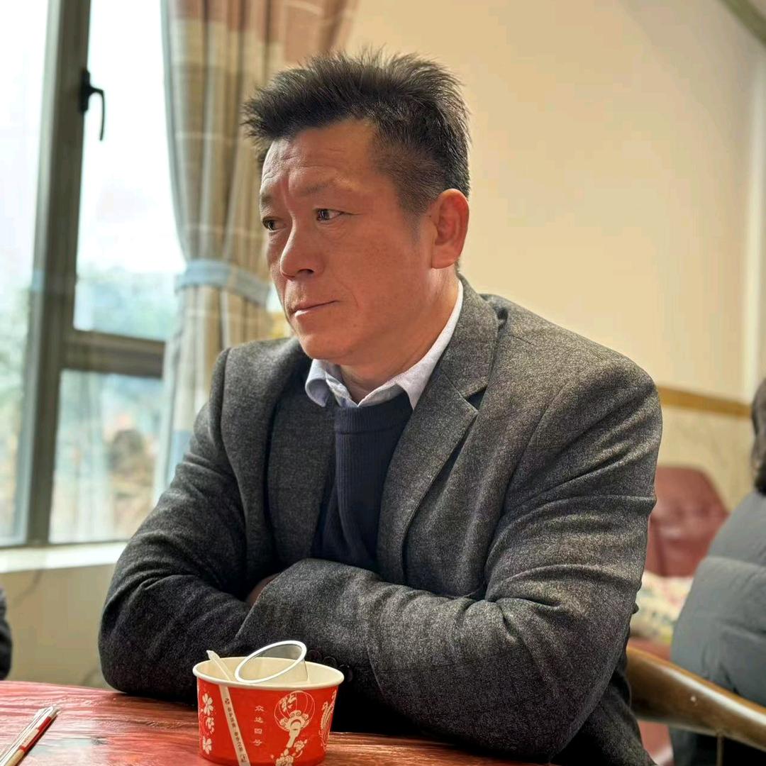 广深建材店，黄生