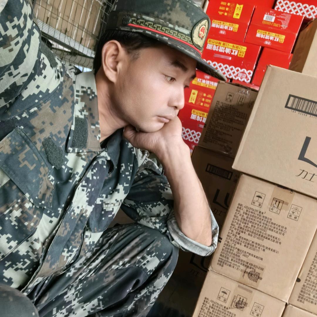 五彩水果糖不甜