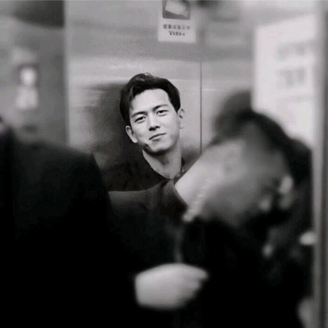开心的乌鸦