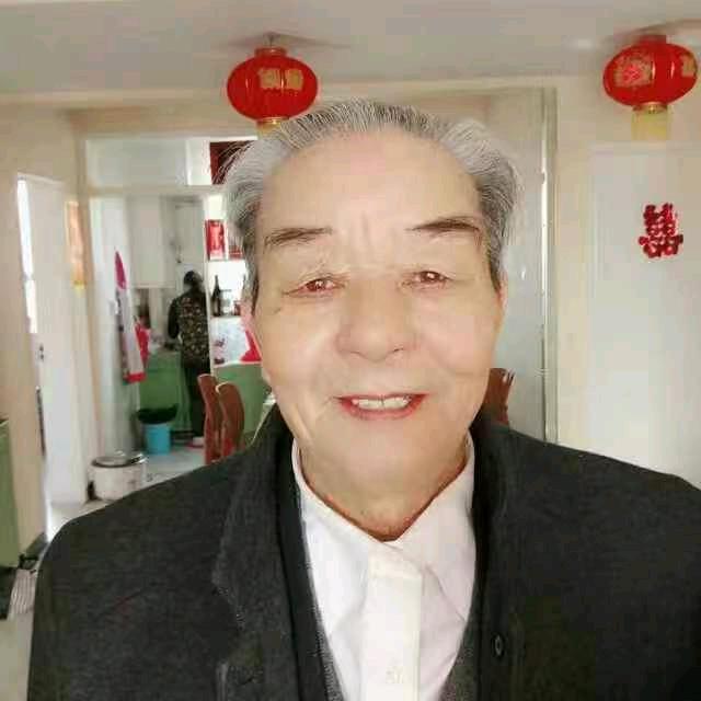 爱唱戏的老人家