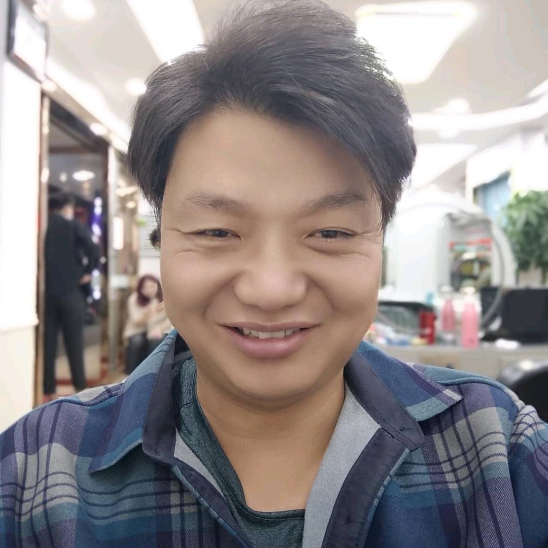 李大伟